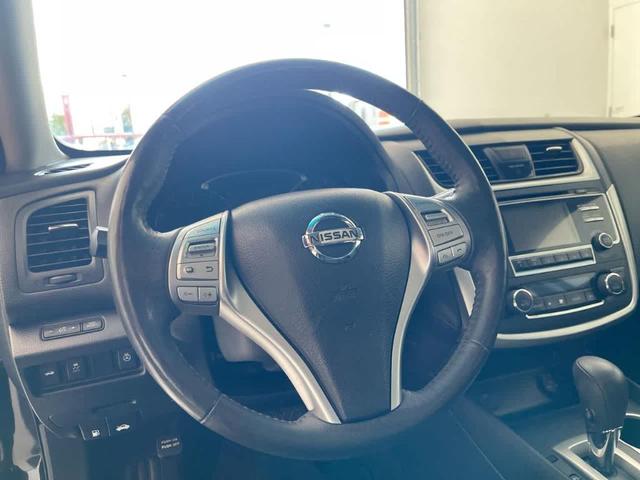 Photo of 2017 Super Black Nissan Altima