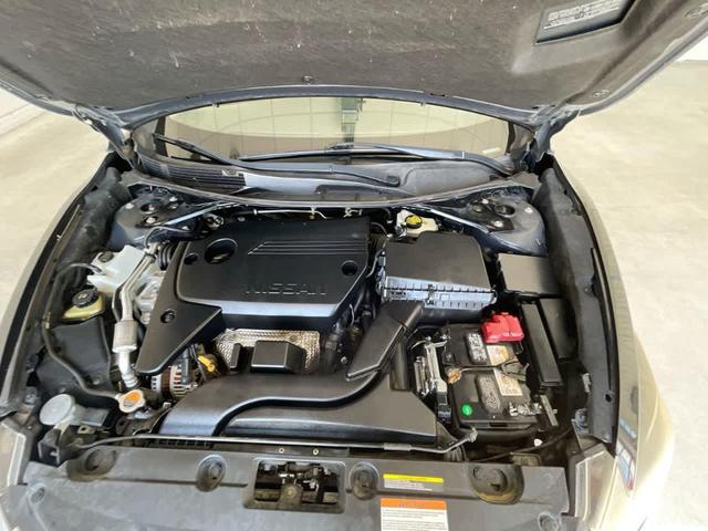 Photo of 2017 Super Black Nissan Altima
