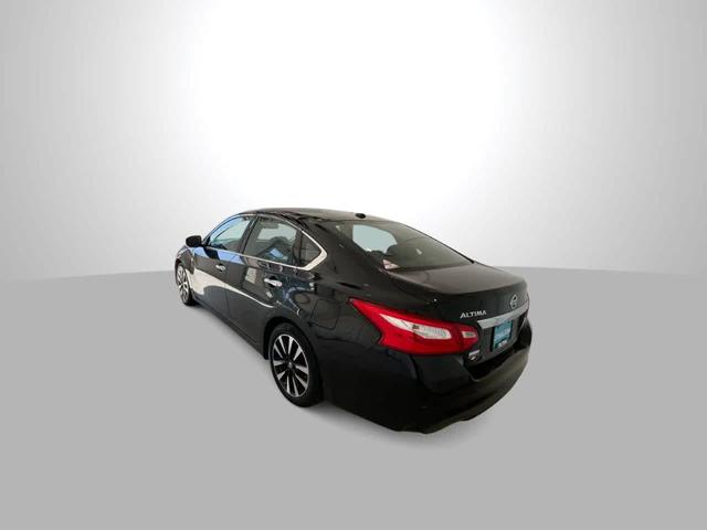 Photo of 2017 Super Black Nissan Altima