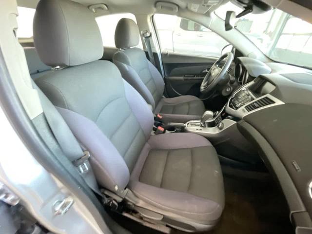 Photo of 2015 Silver Ice Metallic Chevrolet Cruze