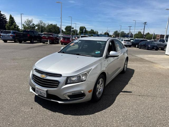 Photo of 2015 Silver Ice Metallic Chevrolet Cruze