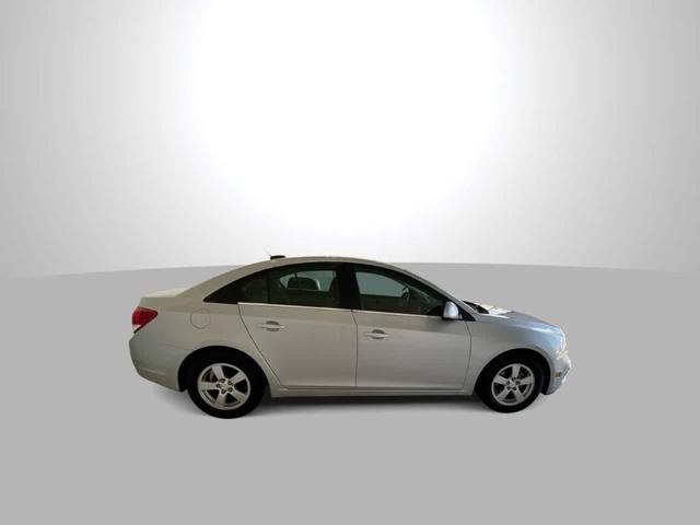 Photo of 2015 Silver Ice Metallic Chevrolet Cruze