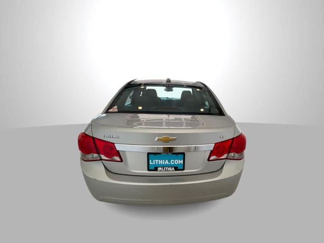 Photo of 2015 Silver Ice Metallic Chevrolet Cruze