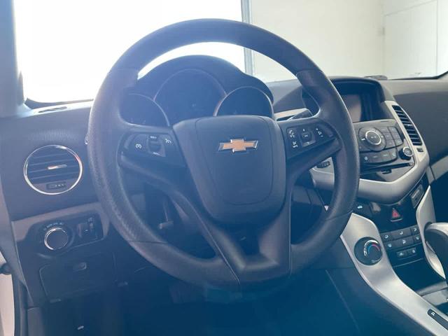 Photo of 2015 Silver Ice Metallic Chevrolet Cruze