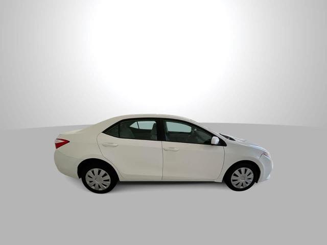 Photo of 2014 Super White Toyota Corolla
