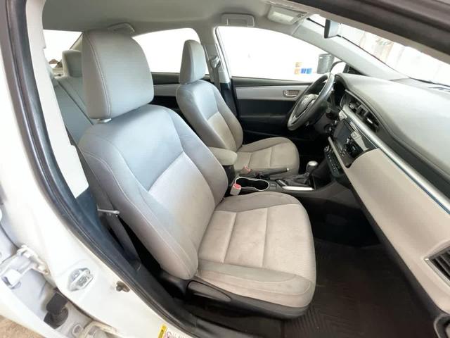 Photo of 2014 Super White Toyota Corolla