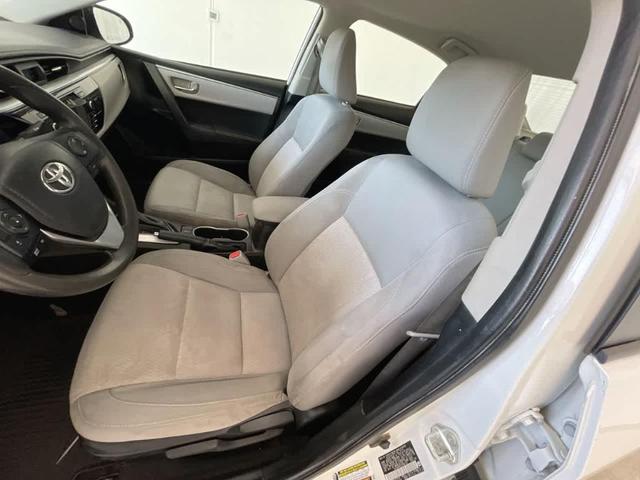 Photo of 2014 Super White Toyota Corolla