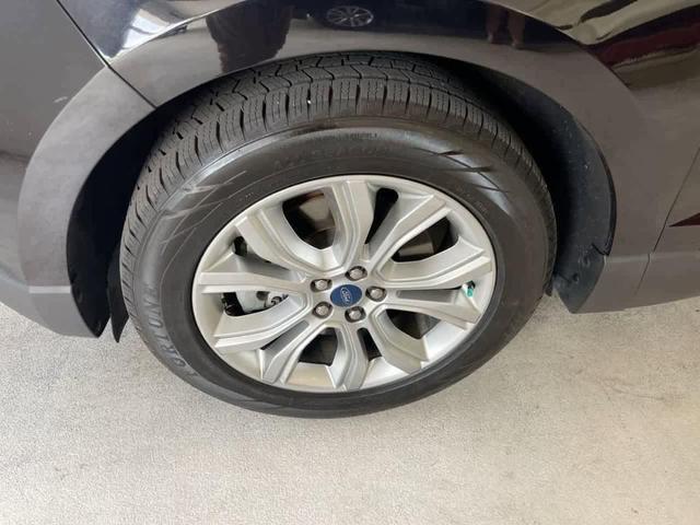 Photo of 2020 Agate Black Ford Edge