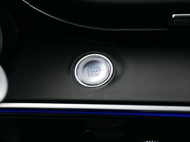 Photo of 2025 Vik Black Genesis GV70