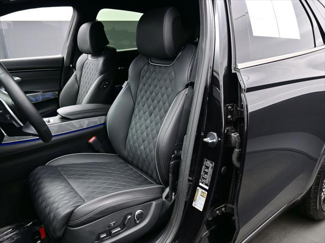 Photo of 2025 Vik Black Genesis GV70
