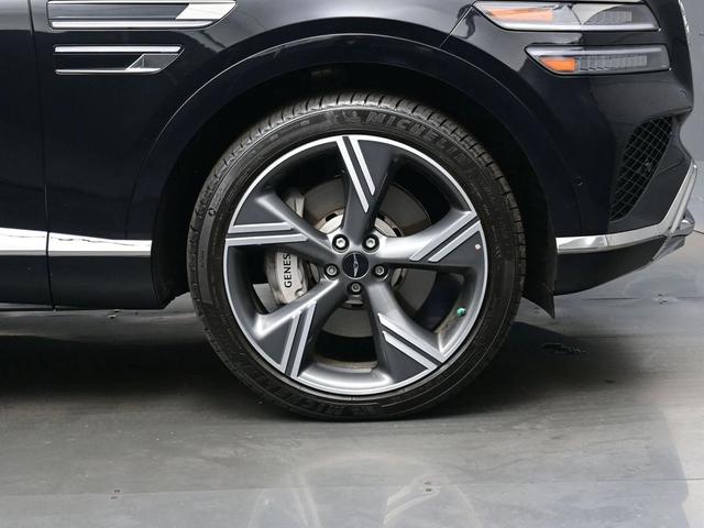 Photo of 2025 Vik Black Genesis GV80