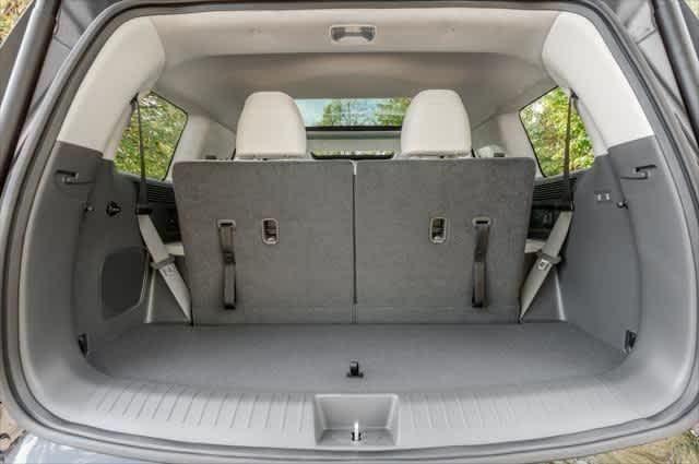 Photo of 2025 Shimmering Silver Hyundai SANTA FE HEV