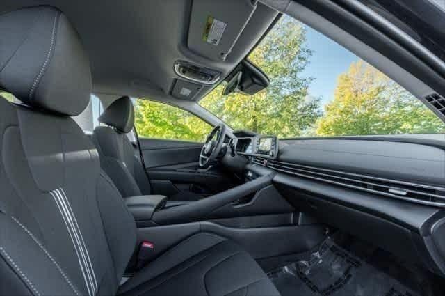 Photo of 2025 White Hyundai ELANTRA HEV