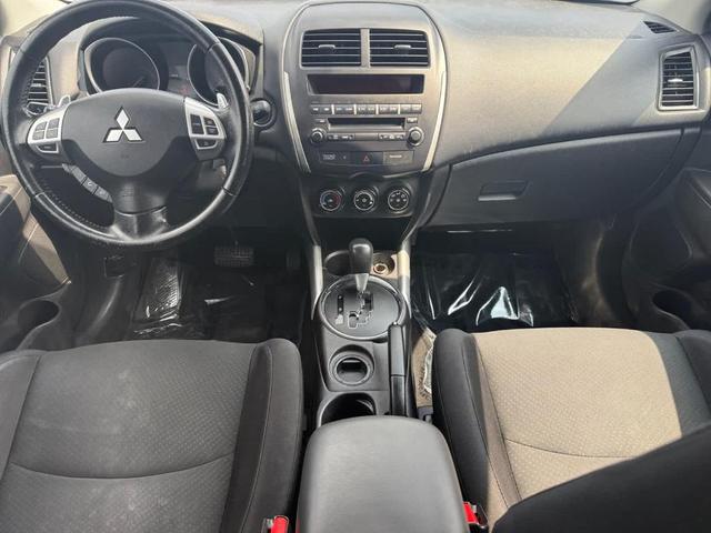 Photo of 2013 White Pearl Mitsubishi Outlander Sport