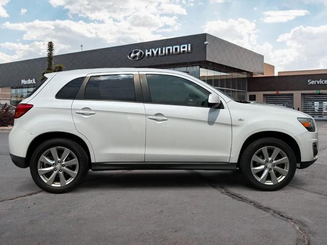 Photo of 2013 White Pearl Mitsubishi Outlander Sport
