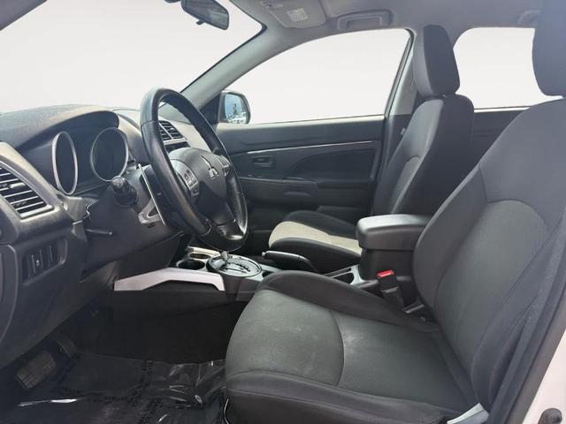 Photo of 2013 White Pearl Mitsubishi Outlander Sport