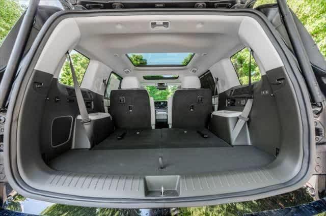 Photo of 2025 White Hyundai SANTA FE HEV