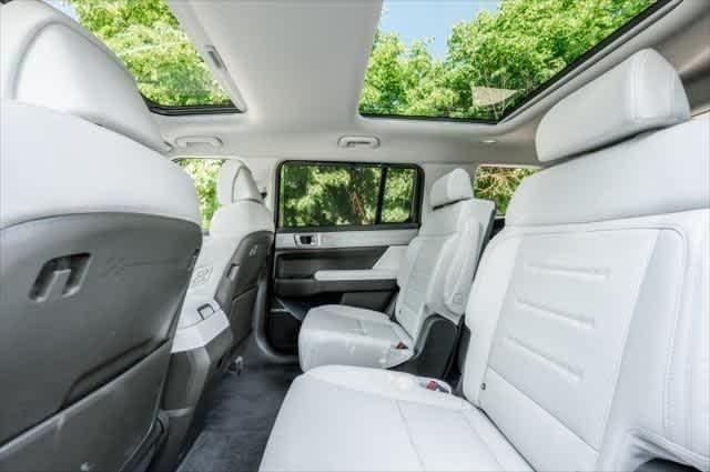 Photo of 2025 White Hyundai SANTA FE HEV