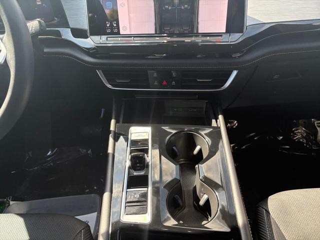 Photo of 2024 Pure Gray Volkswagen Atlas Cross Sport
