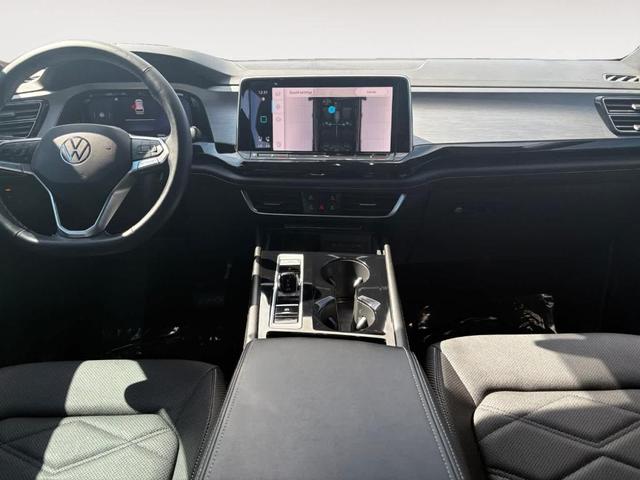 Photo of 2024 Pure Gray Volkswagen Atlas Cross Sport