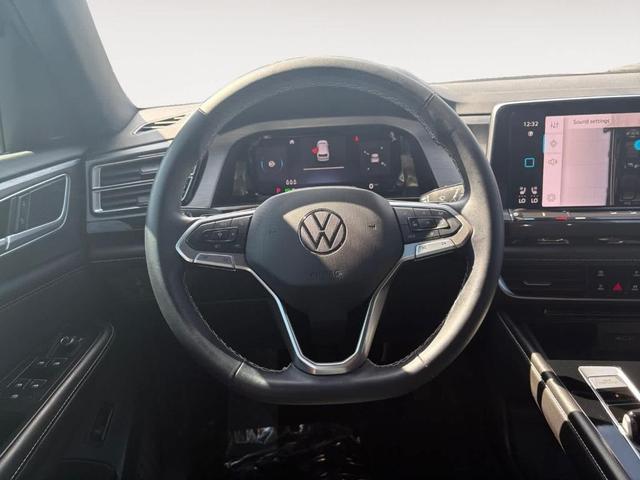 Photo of 2024 Pure Gray Volkswagen Atlas Cross Sport