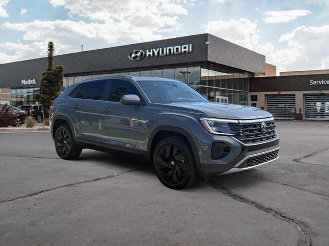 Photo of 2024 Pure Gray Volkswagen Atlas Cross Sport