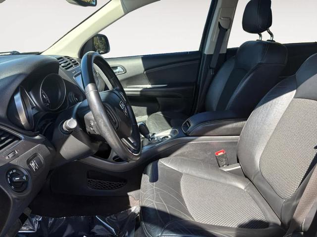 Photo of 2018 Granite Pearlcoat Dodge Journey