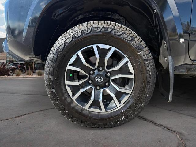 Photo of 2021 Midnight Black Metallic Toyota Tacoma
