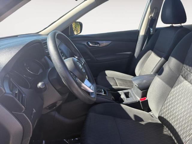 Photo of 2017 Brilliant Silver Nissan Rogue