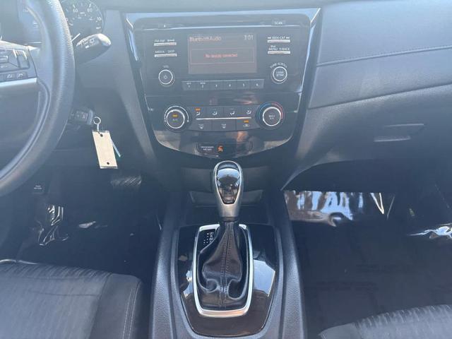 Photo of 2017 Brilliant Silver Nissan Rogue