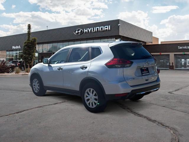 Photo of 2017 Brilliant Silver Nissan Rogue