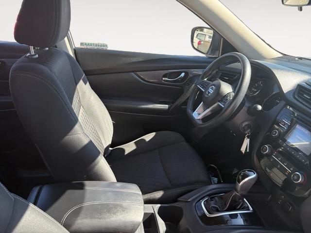 Photo of 2017 Brilliant Silver Nissan Rogue