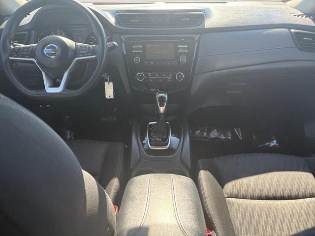 Photo of 2017 Brilliant Silver Nissan Rogue