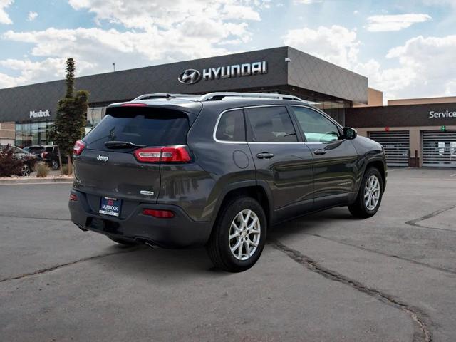 Photo of 2014 Granite Crystal Clearcoat Metallic Jeep Cherokee