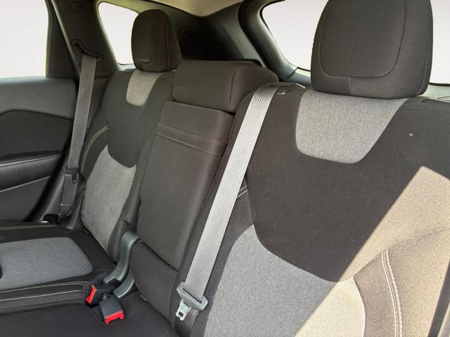 Photo of 2014 Granite Crystal Clearcoat Metallic Jeep Cherokee