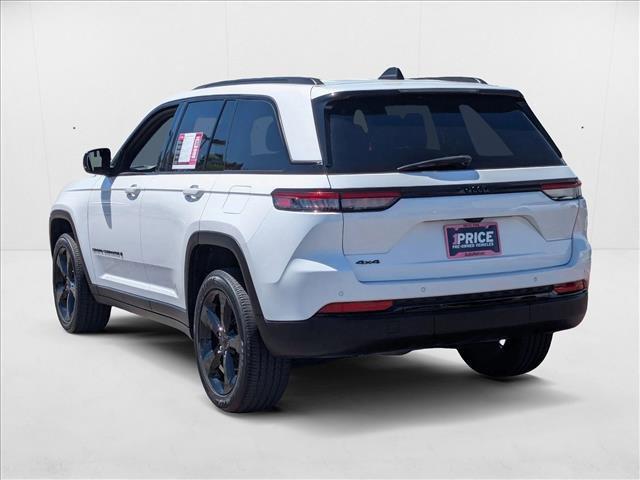 Photo of 2023 Bright White Clearcoat Jeep Grand Cherokee