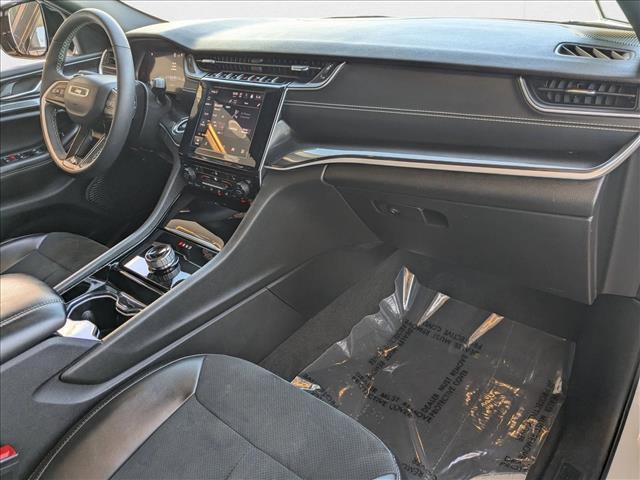 Photo of 2023 Bright White Clearcoat Jeep Grand Cherokee