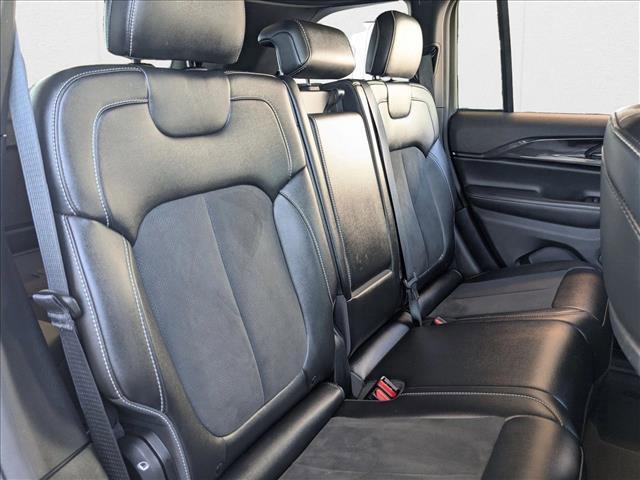Photo of 2023 Bright White Clearcoat Jeep Grand Cherokee
