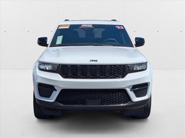 Photo of 2023 Bright White Clearcoat Jeep Grand Cherokee