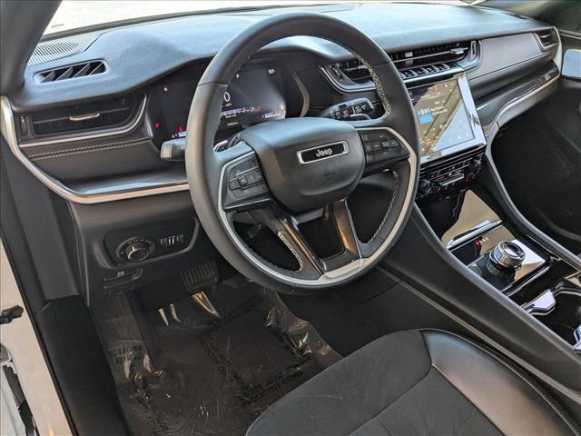 Photo of 2023 Bright White Clearcoat Jeep Grand Cherokee