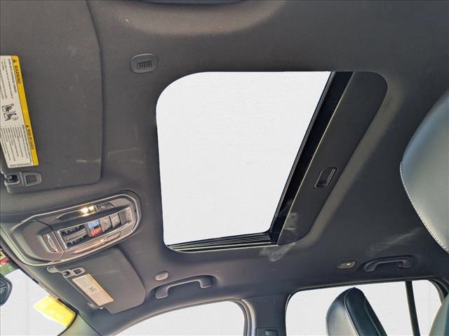 Photo of 2023 Bright White Clearcoat Jeep Grand Cherokee