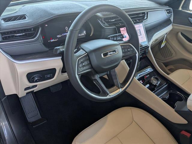 Photo of 2025 Baltic Gray Metallic Clearcoat Jeep Grand Cherokee L