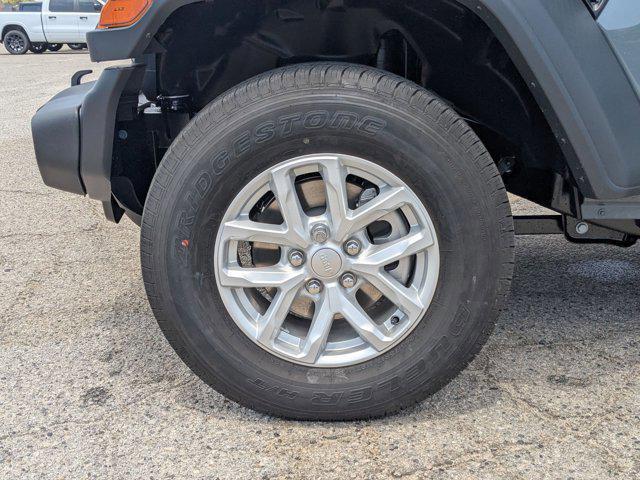 Photo of 2025 Anvil Clearcoat Jeep Wrangler