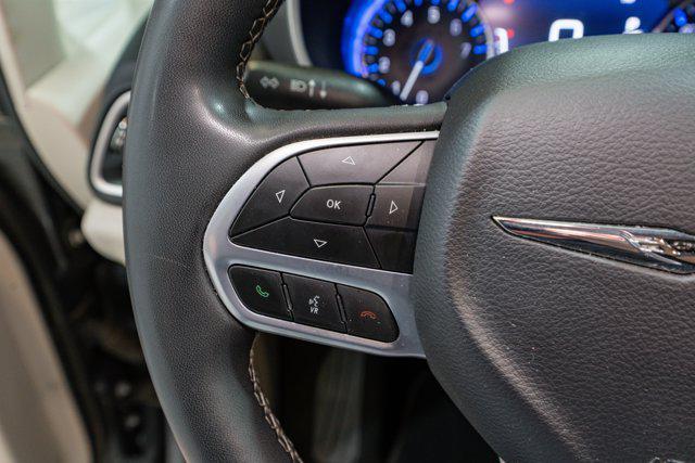Photo of 2023 Granite Crystal Metallic Clearcoat Chrysler Pacifica