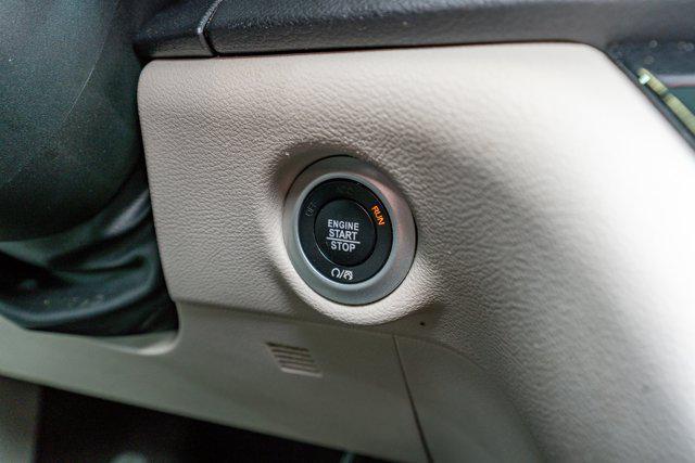 Photo of 2023 Granite Crystal Metallic Clearcoat Chrysler Pacifica