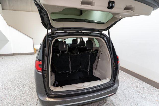 Photo of 2023 Granite Crystal Metallic Clearcoat Chrysler Pacifica