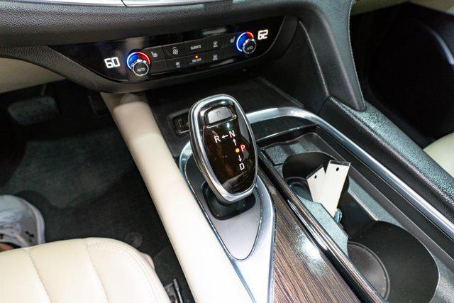 Photo of 2019 White Frost Tricoat Buick Enclave
