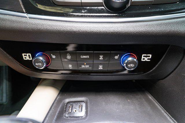 Photo of 2019 White Frost Tricoat Buick Enclave