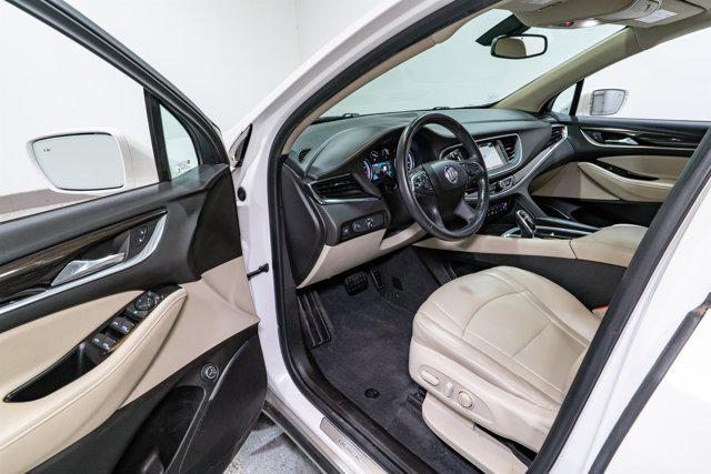 Photo of 2019 White Frost Tricoat Buick Enclave