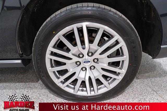 Photo of 2023 Agate Black Metallic Ford Expedition Max